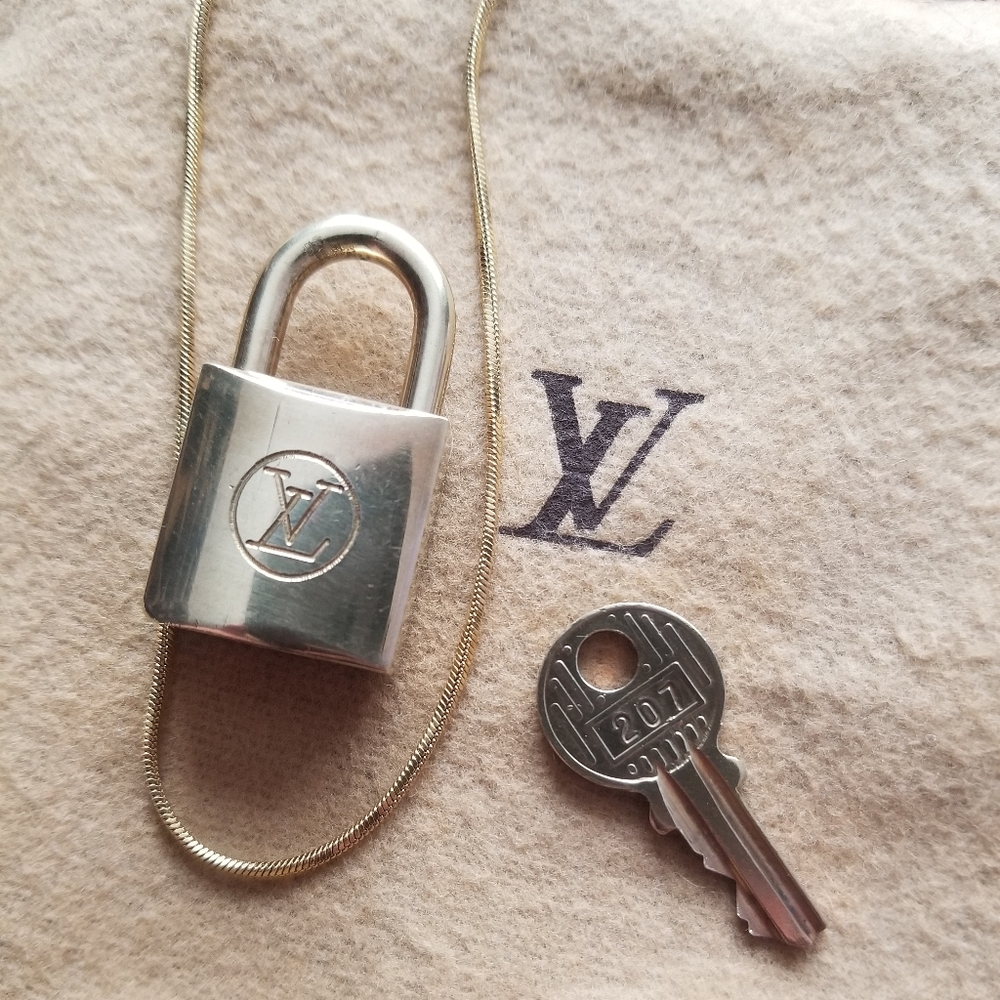 LV # 207 Oldie Rare Vintage Authentic Louis Vuitton LV Lock & Key Chain bonus